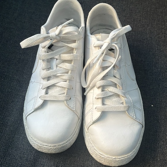 Nike Blazers size 6Y White Sneakers - Picture 2 of 5